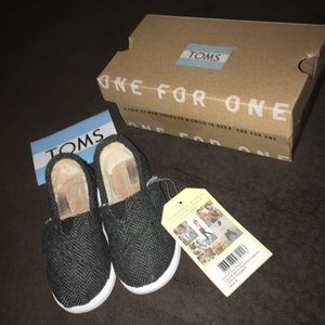 (NWT) {TOMS} Toddler Lined Herringbone Pattern